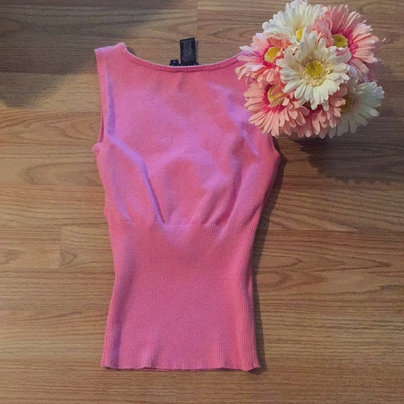 🌸Cute BCBG top🌸 - Picture 2 of 3